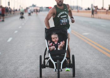 This dad beat a world record by running a 4:17 mile pushing a stroller