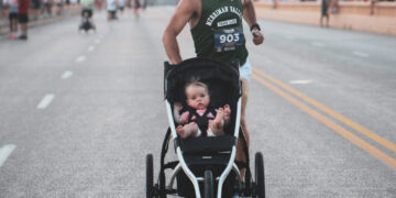 This dad beat a world record by running a 4:17 mile pushing a stroller