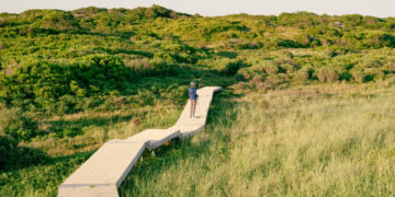 Jackie O’s Private Beach Is Open to All. But It’s a Hike.
