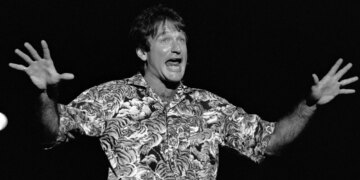 25 Years Ago, Robin Williams Made an Audience Member Laugh So Hard They Had to Be Hospitalized