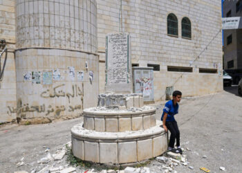 Israeli Lawmaker Smashes Palestinian Monument While Escorted by Soldiers