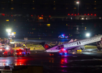 F.A.A. Moves to Fire 2 Air Controllers at LaGuardia After Deadly Crash