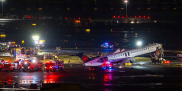 F.A.A. Moves to Fire 2 Air Controllers at LaGuardia After Deadly Crash