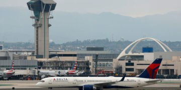 ‘I Need to Go to the Hospital,’ Delta Pilot Tells Air Traffic Control