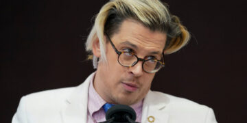 Milo Yiannopoulos, a Right-Wing Provocateur, Is Arrested by ICE