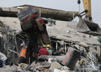 Colombia earthquake deaths climb to 239; hundreds remain missing