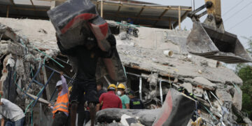 Colombia earthquake deaths climb to 239; hundreds remain missing
