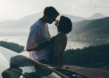 4 Things Couples Learn About Each Other on Vacation, According to a Psychiatrist