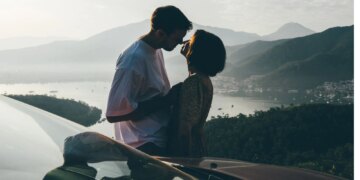 4 Things Couples Learn About Each Other on Vacation, According to a Psychiatrist