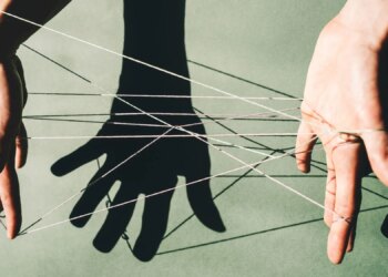 5 Signs Someone Is Emotionally Manipulating You
