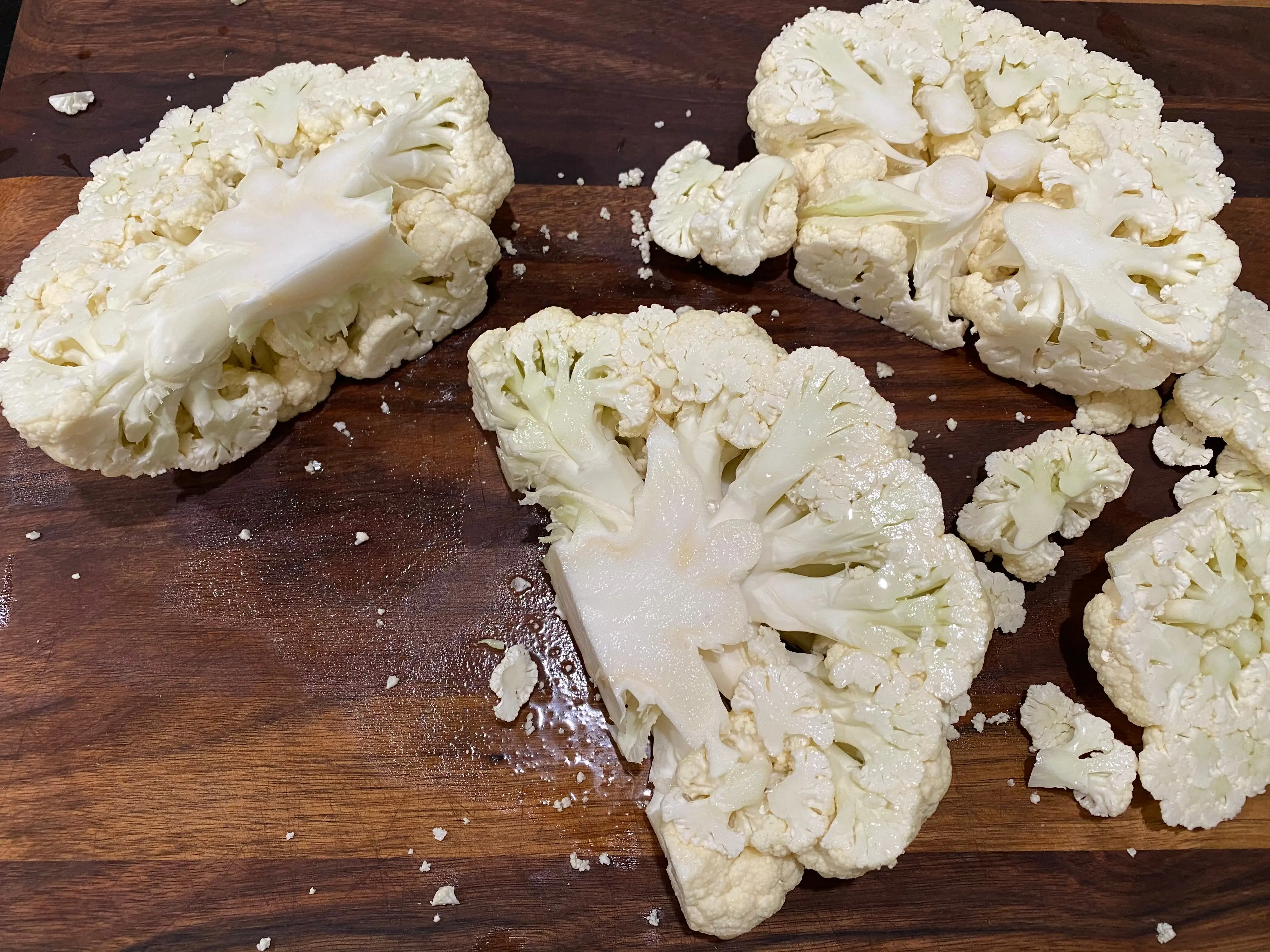 Cauiflower heads on cutting board