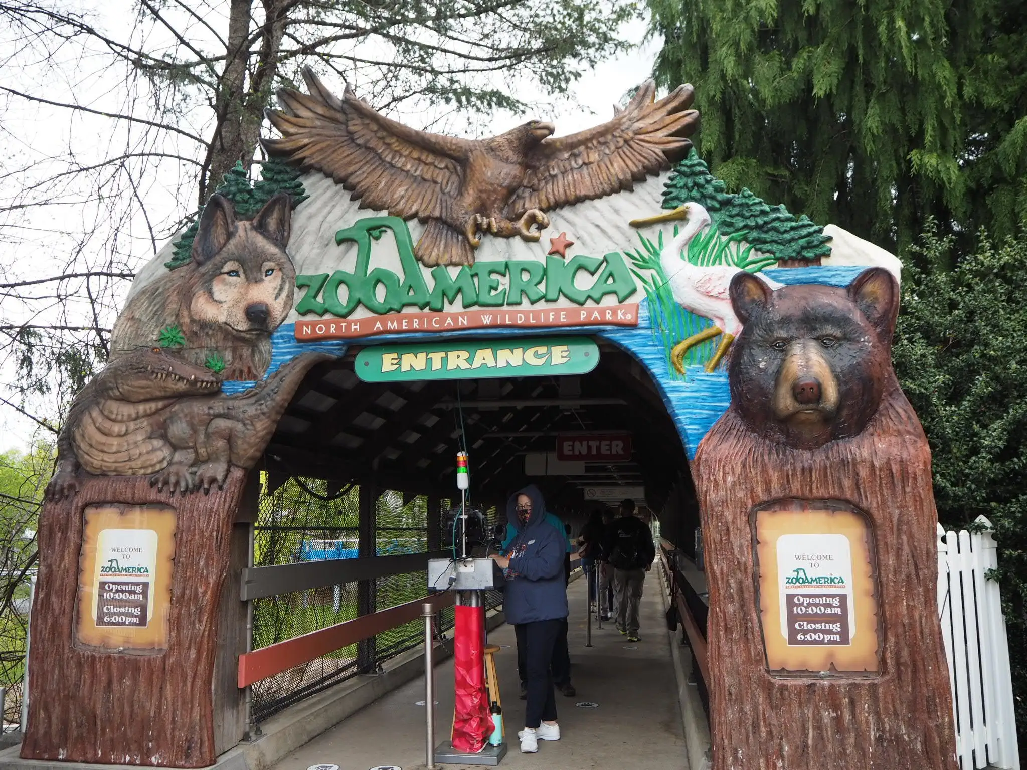 ZooAmerica entrance