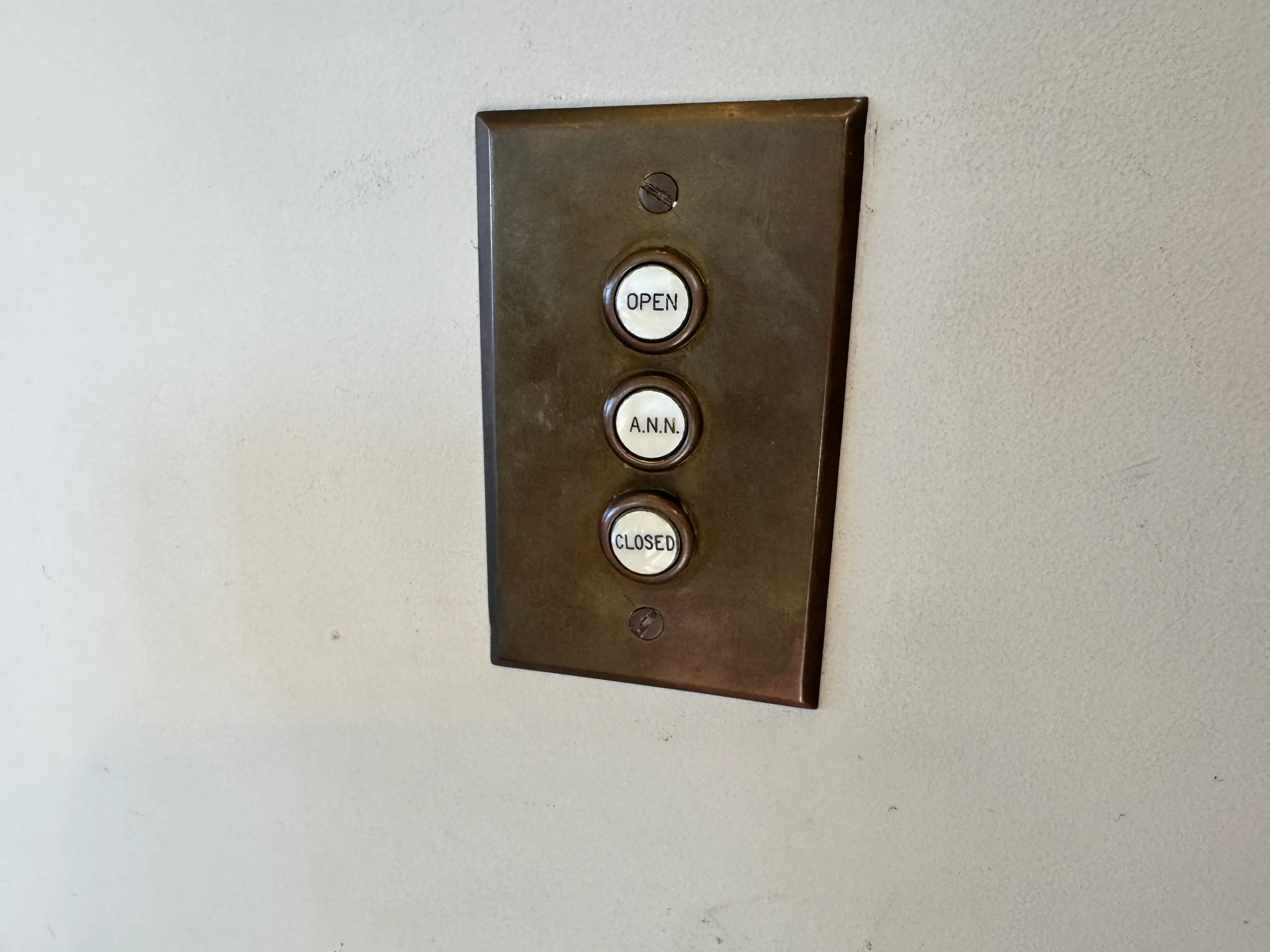 call buttons in william vanderbilt room