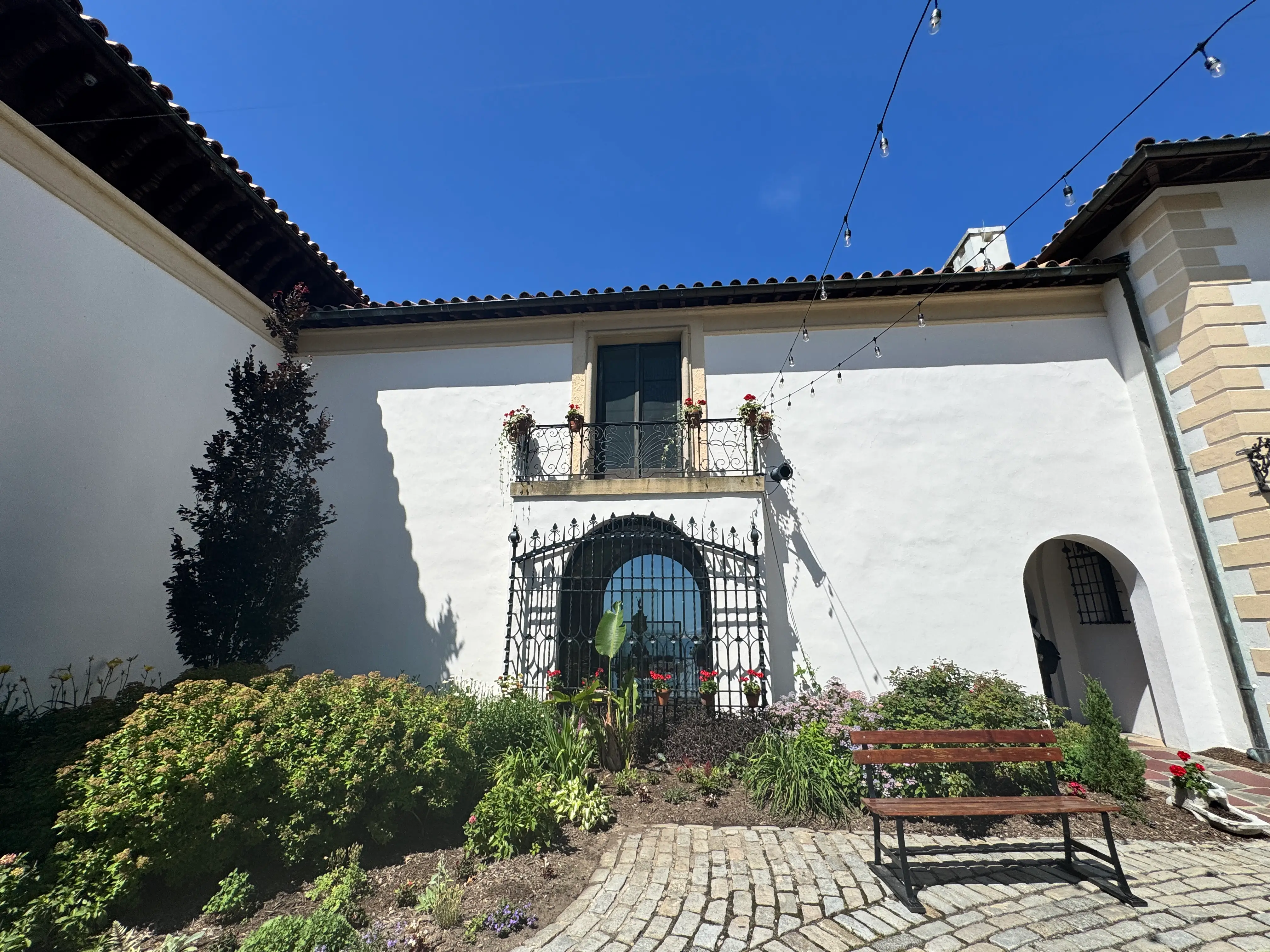 entrance to backyard