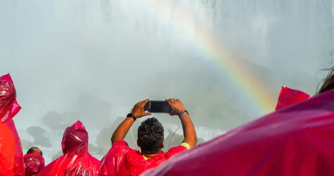 Disappointing photos show what visiting Niagara Falls in Canada is really like