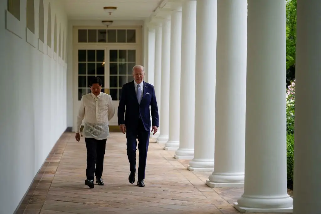 Joe Biden walks with the president of the Philippines in the West Wing Colonnade.