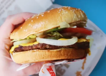 I tried Burger King’s upgraded Whopper, which the chain says is helping drive sales. I can see why.