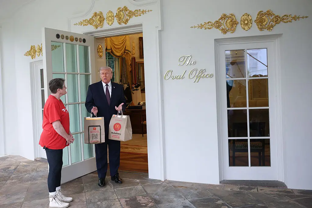 Gold signage outside the Oval Office.