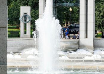 DOJ to file charges against woman accused of vandalizing WWII Memorial