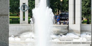 DOJ to file charges against woman accused of vandalizing WWII Memorial