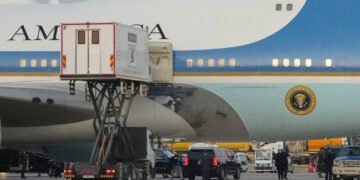 Close Trump aides — but no Cabinet officials — made secret catering truck move