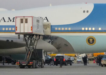 Close aides, but no Cabinet officials, joined Trump in airport catering truck