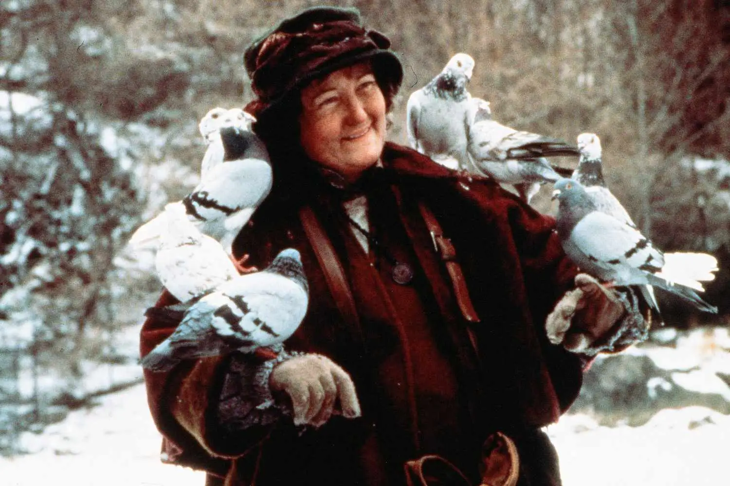 Brenda Fricker with pigeons on her shoulders and arms in Home Alone 2