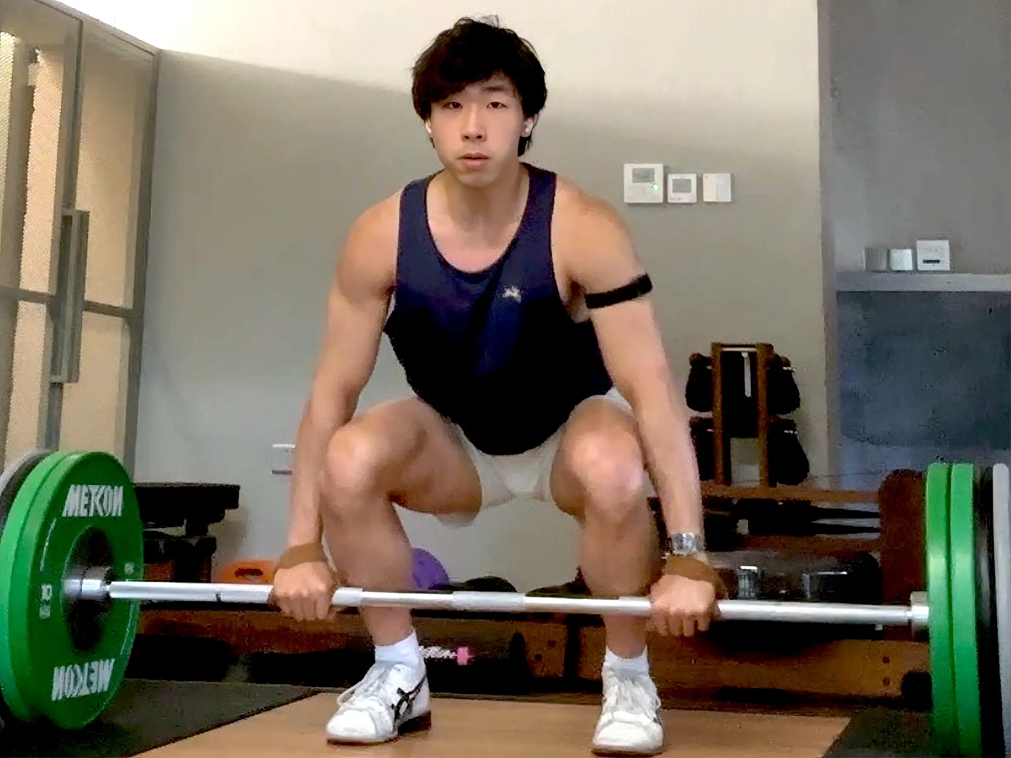 Wen Zhuang power squating with heavy weights.