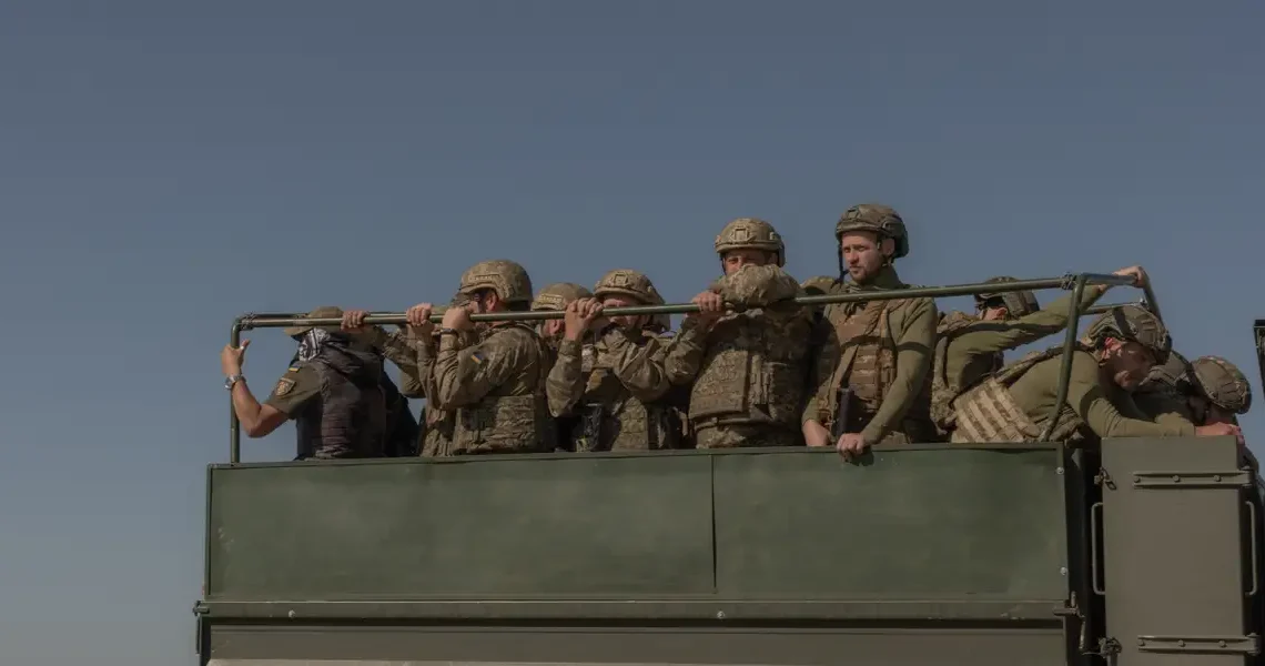 Ukraine hopes to coax back thousands of AWOL troops with their choice of commander and deployment area