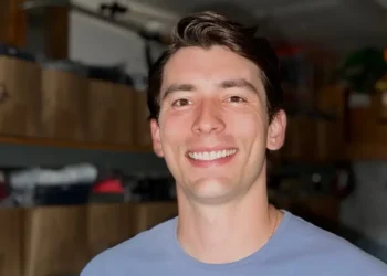 I turned my online reselling side hustle into my full-time job after paying off debt. Side hustles are successful when your back’s up against the wall.