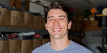 I turned my online reselling side hustle into my full-time job after paying off debt. Side hustles are successful when your back’s up against the wall.