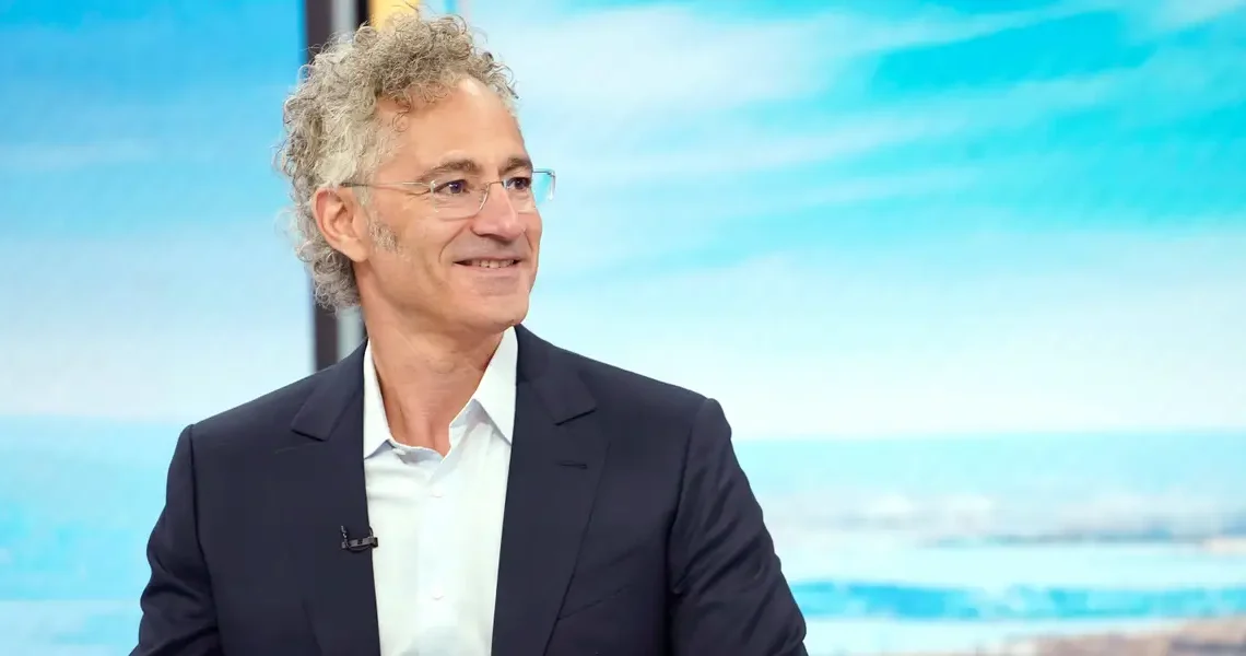 Alex Karp rings the alarm for salespeople, saying Palantir’s teams crushed earnings with a ‘miniscule and shrinking’ head count