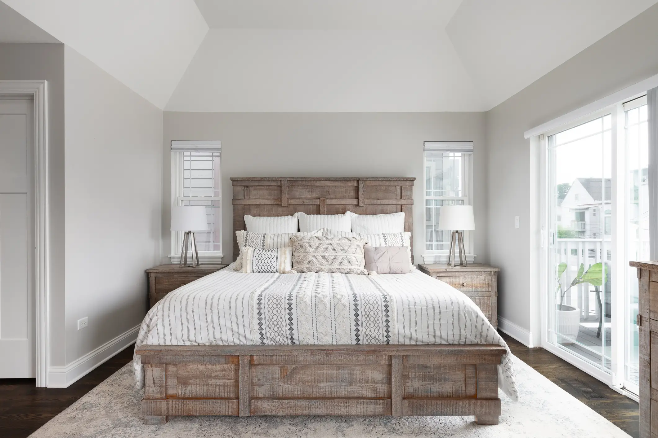 bedroom with a wood headboard and footboard and matching nightstands