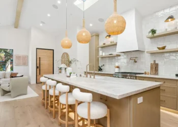 12 things a seasoned interior designer would never have in her own home