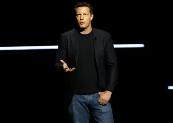 David Ellison’s Paramount would owe more than $1 billion to WBD shareholders based on the March trial date a judge set