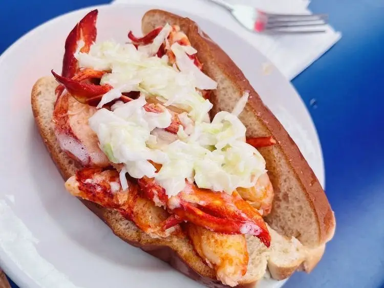 LUNCH Lobster Roll