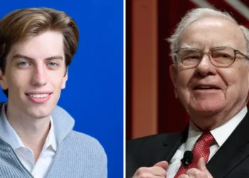 What Leopold Aschenbrenner can learn from Warren Buffett after his $45 billion AI fund imploded