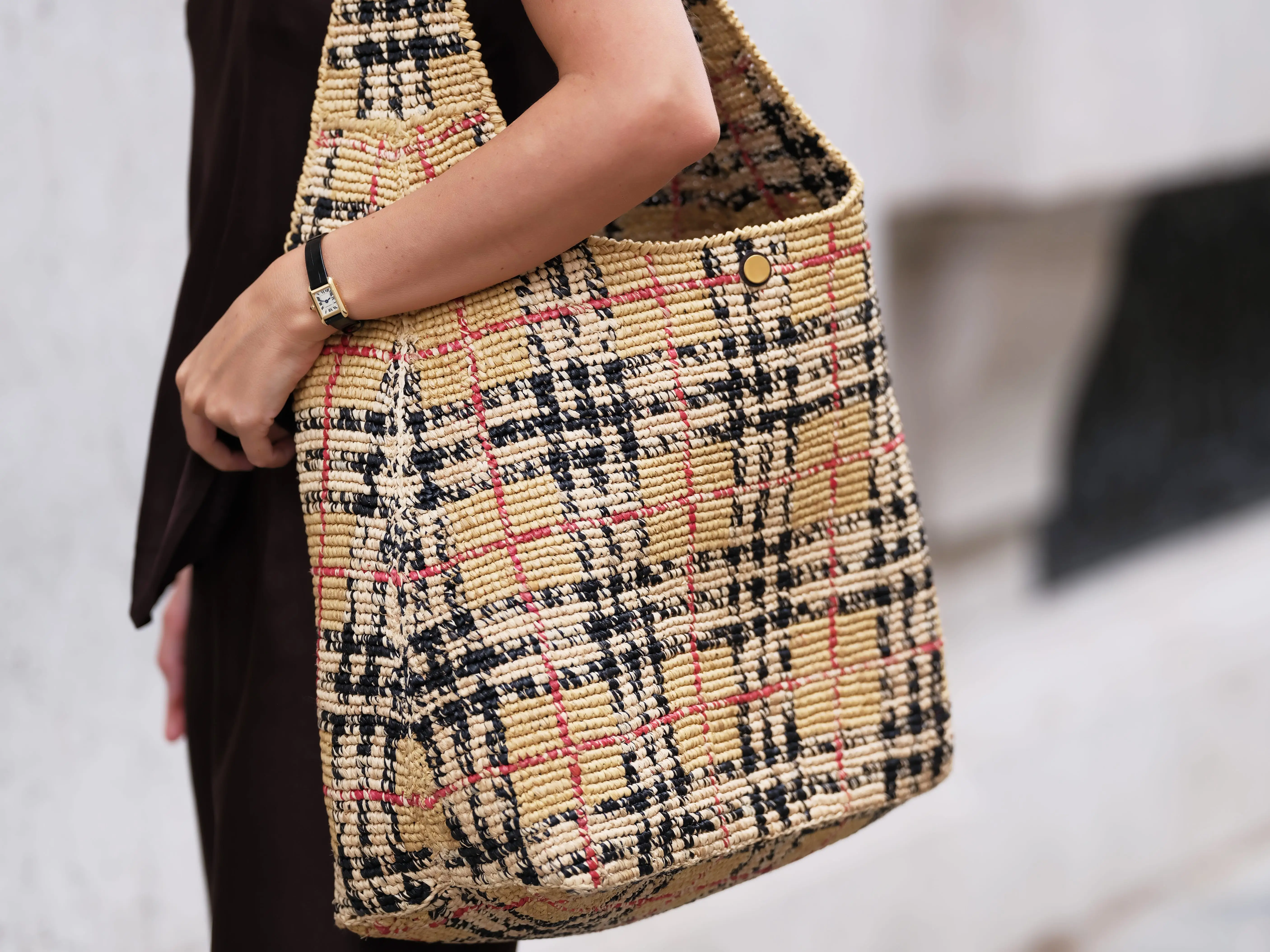 Diane Batoukina carries the large Margate bag from Burberry.