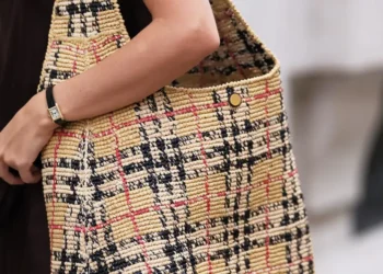 Cool girls are carrying giant, slouchy bags for fall. These are some of the best options.