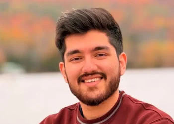 I worked at Amazon on an F-1 visa as layoffs mounted. Here’s why I left for a semiconductor company.