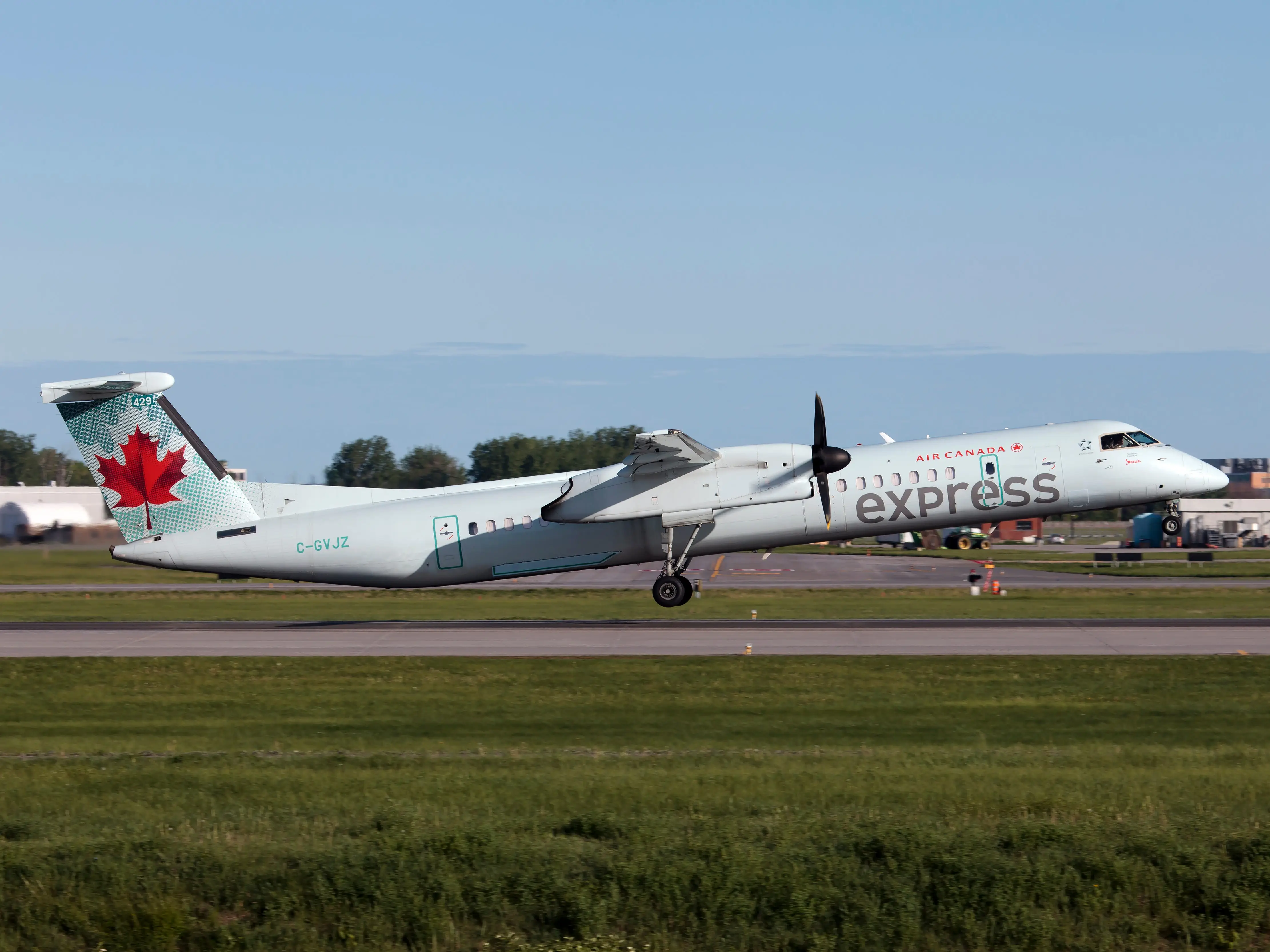 Jazz Aviation Dash-8.