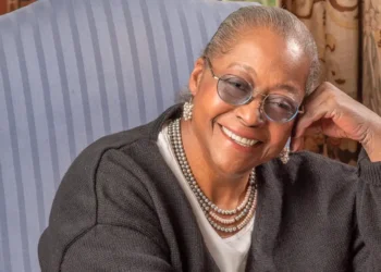 An Ivy League whisperer shares her best advice for wealthy parents to get their kids into an elite college