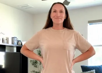 I have lipedema, a common chronic condition that makes my legs puffy. These 3 habits help me reduce inflammation.
