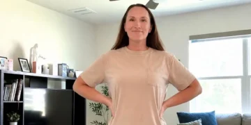 I have lipedema, a common chronic condition that makes my legs puffy. These 3 habits help me reduce inflammation.