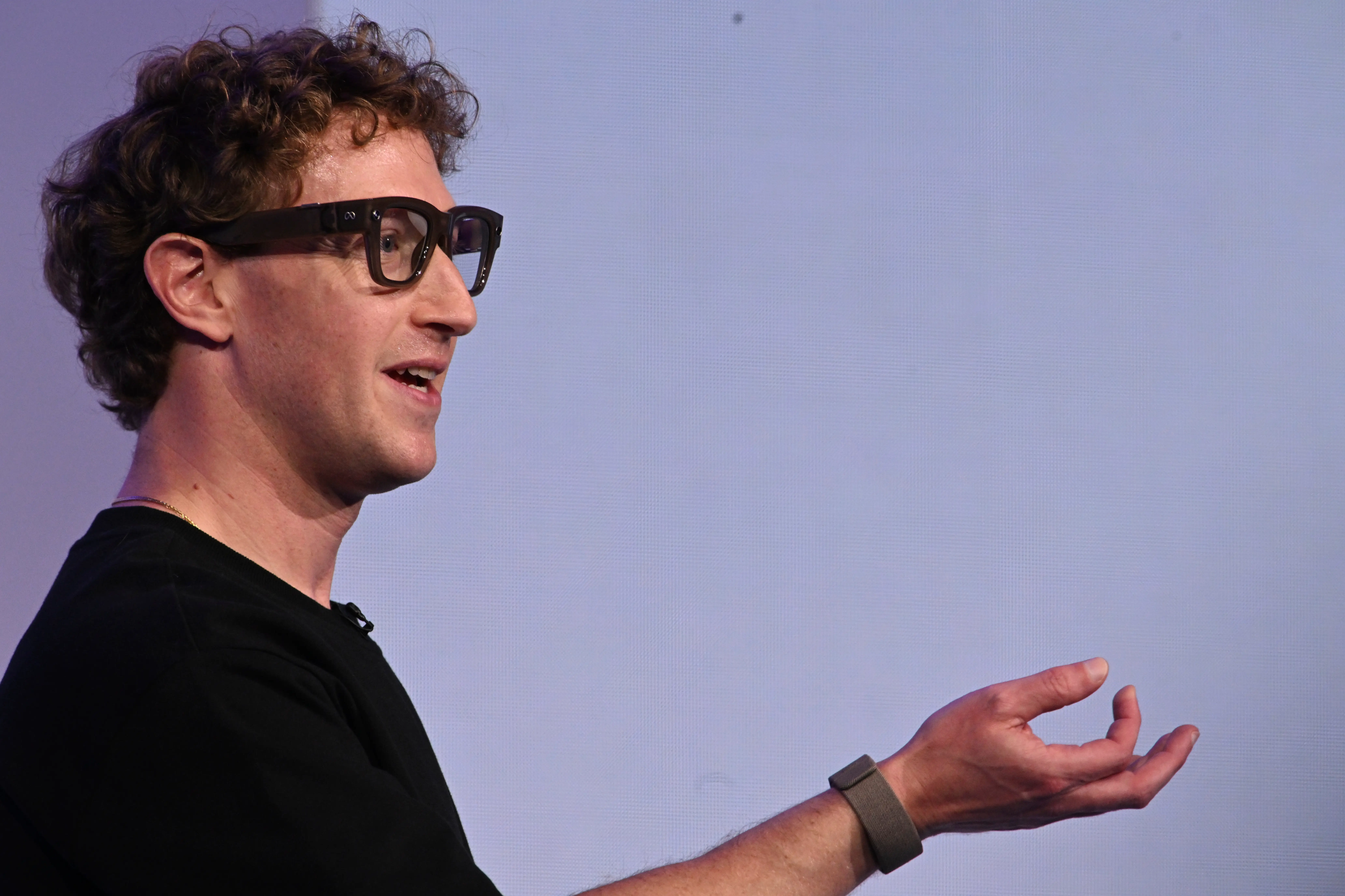 Mark Zuckerberg wearing Meta glasses