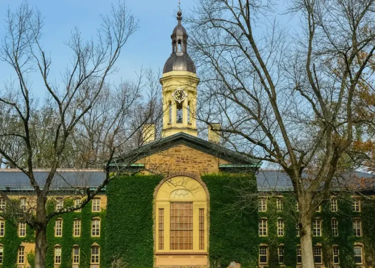 25 colleges where students study the most hours a week
