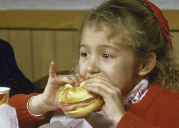 Vintage photos show what it was like to eat at Burger King in the 1980s