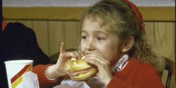 Vintage photos show what it was like to eat at Burger King in the 1980s