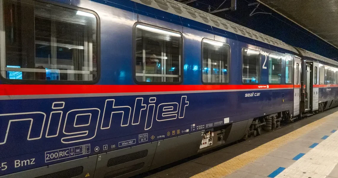 I spent 11 hours sharing a cabin with 3 strangers on a sleeper train in Europe. 6 surprises made me regret it.