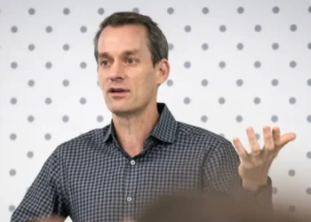 Departing Google chief scientist Jeff Dean has been in talks for a $10 billion valuation for his new AI startup